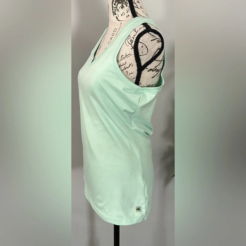 ALO Yoga Green Fitted Tank Top 💚🤍 - Picture 3 of 13